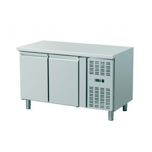 Meuble pâtissier gamme 800, sans dosseret, 2 portes, 363 l, -2 + 8 (°C) Meuble pâtissier gamme 800, sans dosseret, 2 portes, 363 l, -2 + 8 (°C)