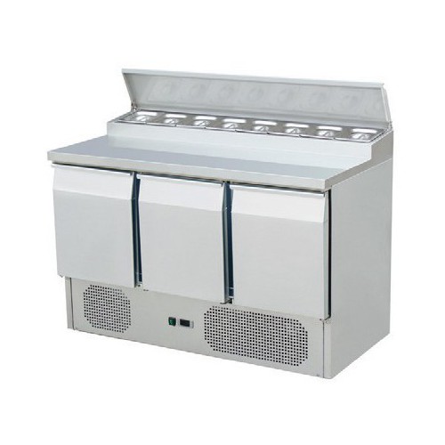 Saladette réfrigérée, +2 + 8 °C, 368 L, plan de travail inox, 3 portes, GN1/6 x 8 Saladette réfrigérée, +2 + 8 °C, 368 L, plan de travail inox, 3 portes, GN1/6 x 8