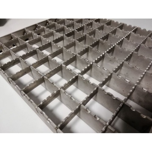 Lot de 2 caillebotis pressés, 800 x 400 mm, inox 304 L électro-poli, antidérapant, sur mesure Lot de 2 caillebotis pressés, 800 x 400 mm, inox 304 L électro-poli, antidérapant, sur mesure