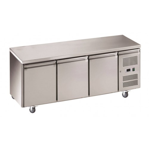 Desserte réfrigérée centrale 3 portes pleines gamme pâtissière dessus inox 635 L Desserte réfrigérée centrale 3 portes pleines gamme pâtissière dessus inox 635 L