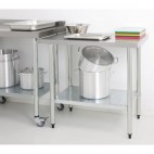 Table en acier inoxydable sans rebord, avec étagère, profondeur 700 mm