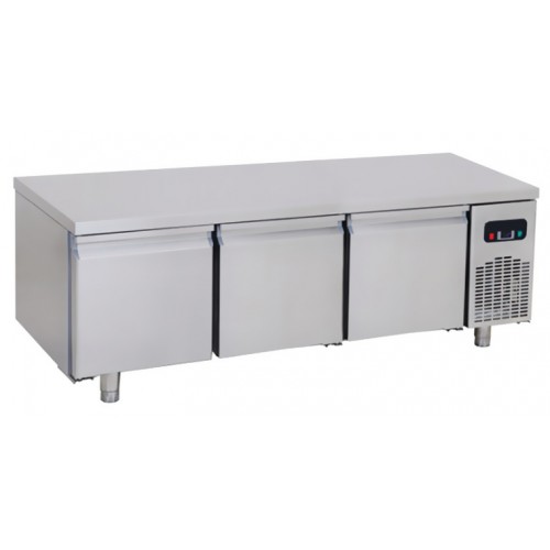 Soubassement réfrigéré 3 portes, froid positif, profondeur 700 mm, 360 L Soubassement réfrigéré 3 portes, froid positif, profondeur 700 mm, 360 L